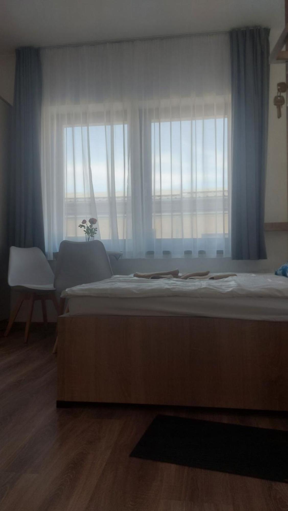 Csaladi Kikoeto Apartman Gyula Extérieur photo