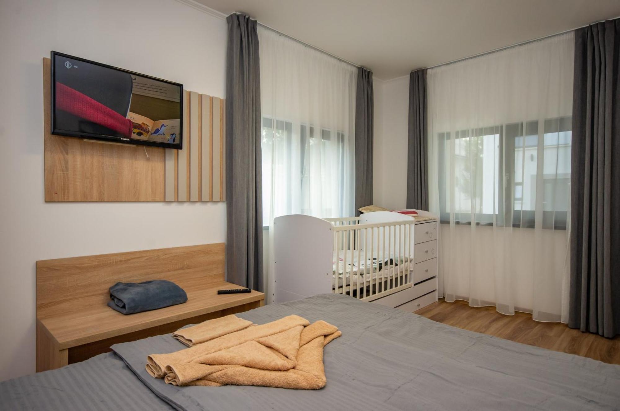 Csaladi Kikoeto Apartman Gyula Extérieur photo