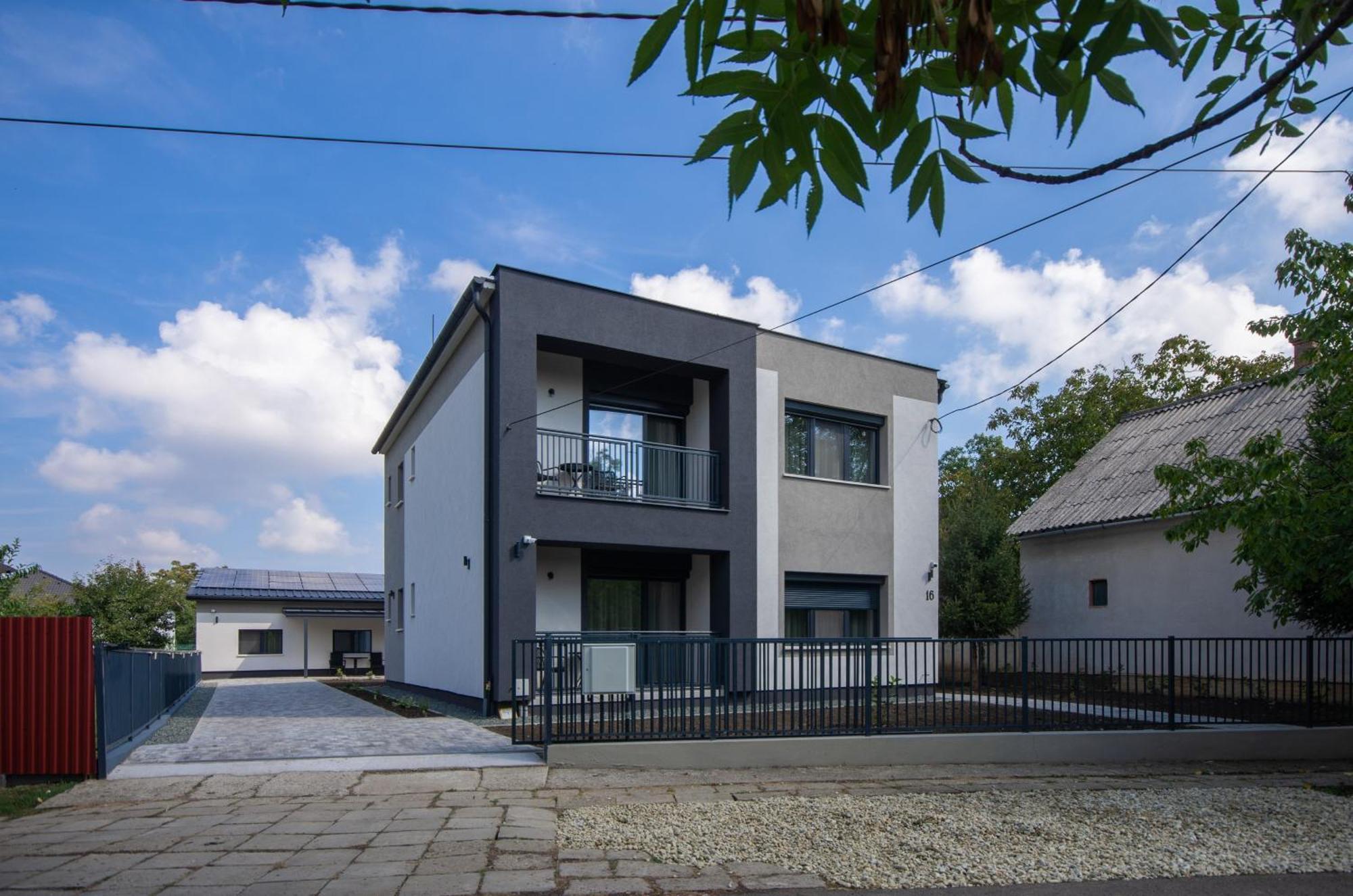 Csaladi Kikoeto Apartman Gyula Extérieur photo