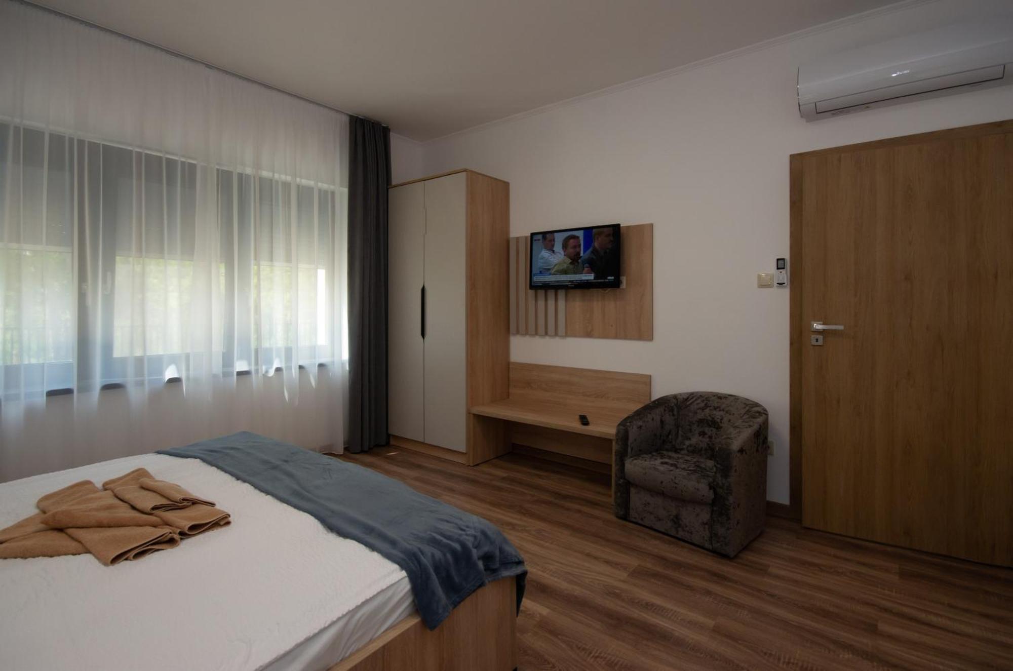 Csaladi Kikoeto Apartman Gyula Extérieur photo