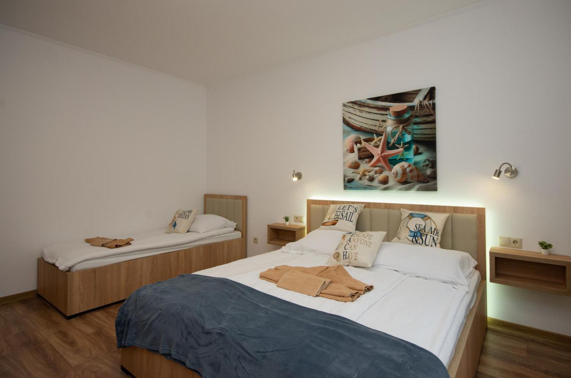 Csaladi Kikoeto Apartman Gyula Extérieur photo