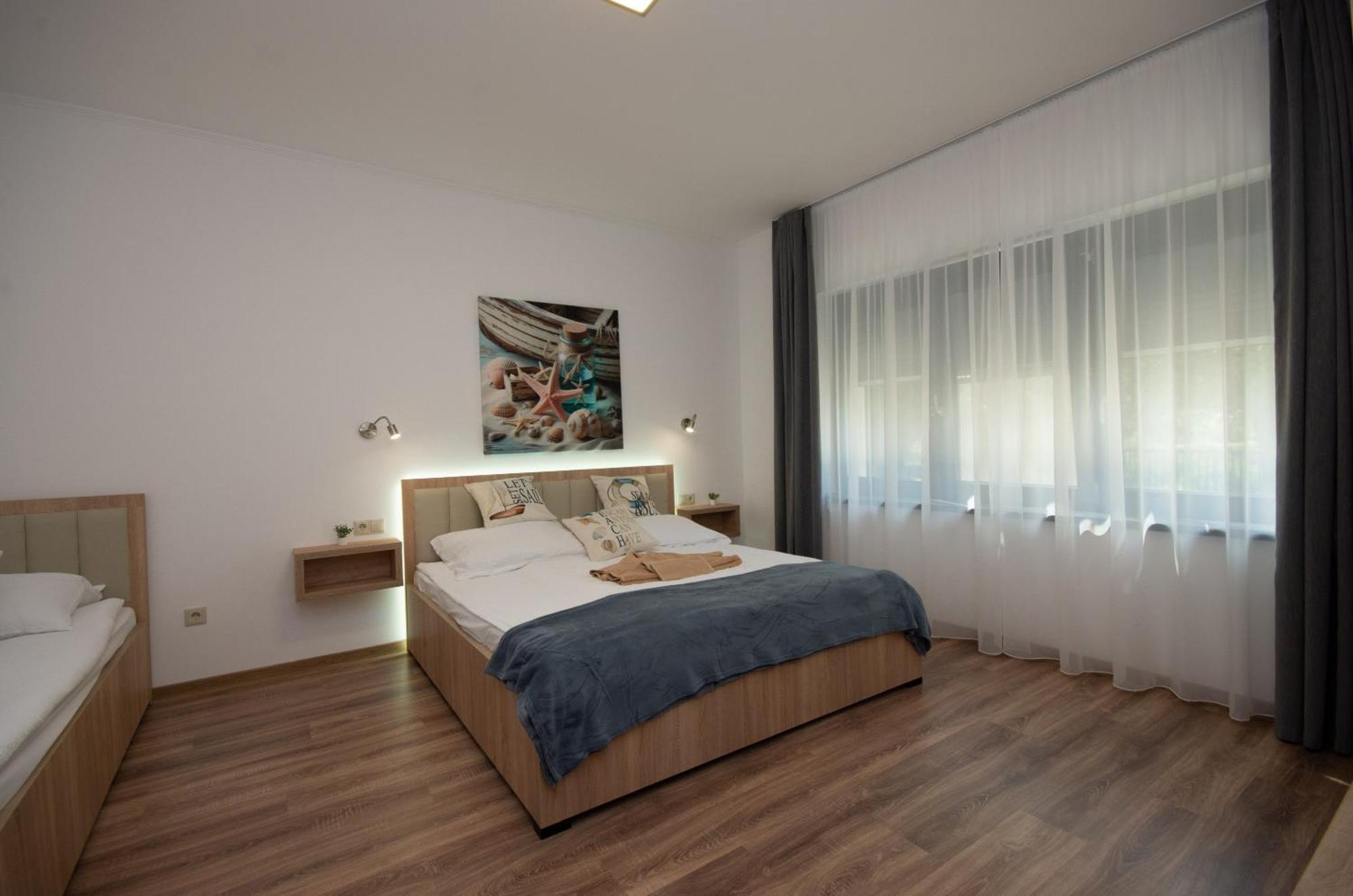 Csaladi Kikoeto Apartman Gyula Extérieur photo