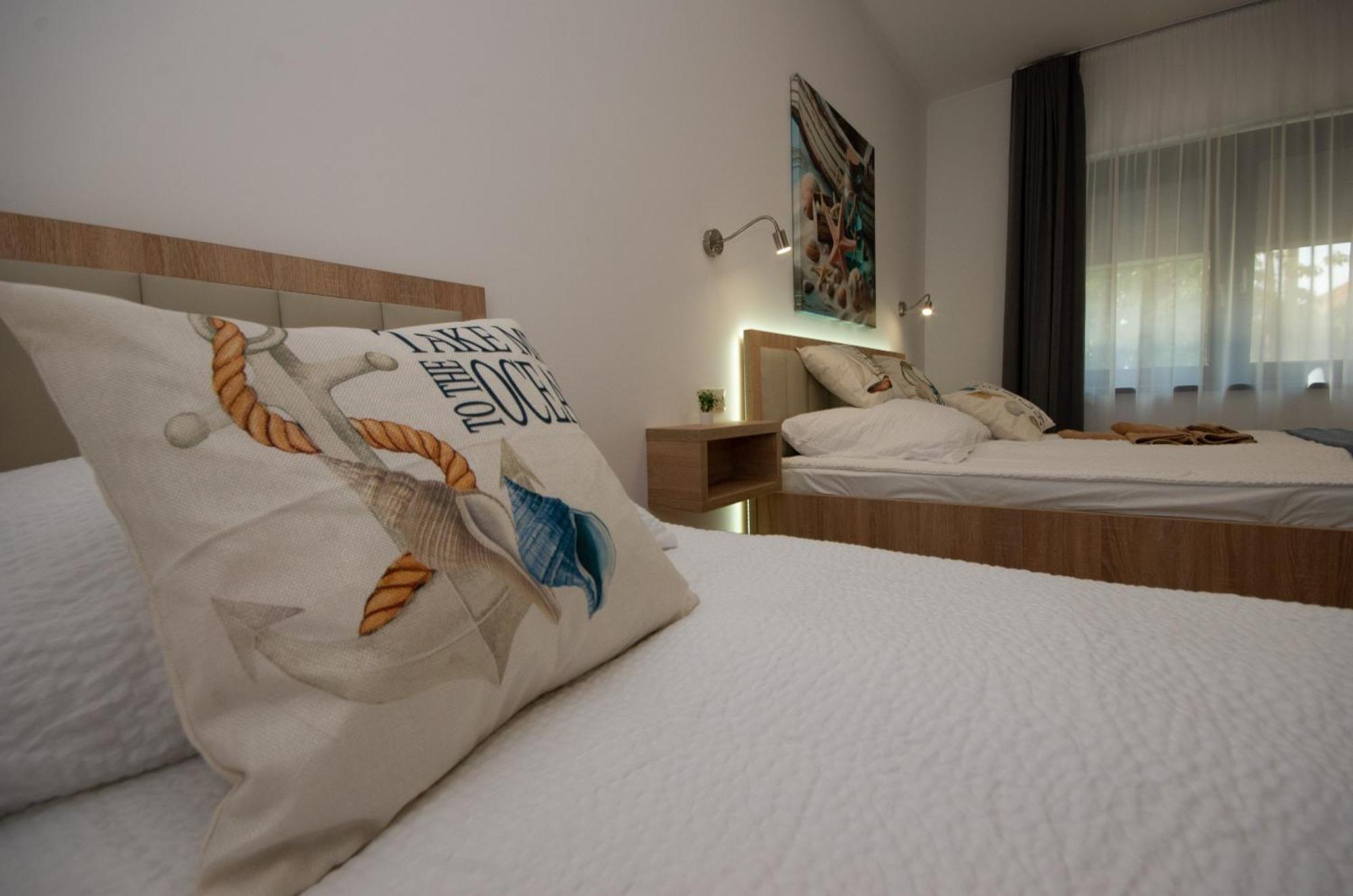 Csaladi Kikoeto Apartman Gyula Extérieur photo